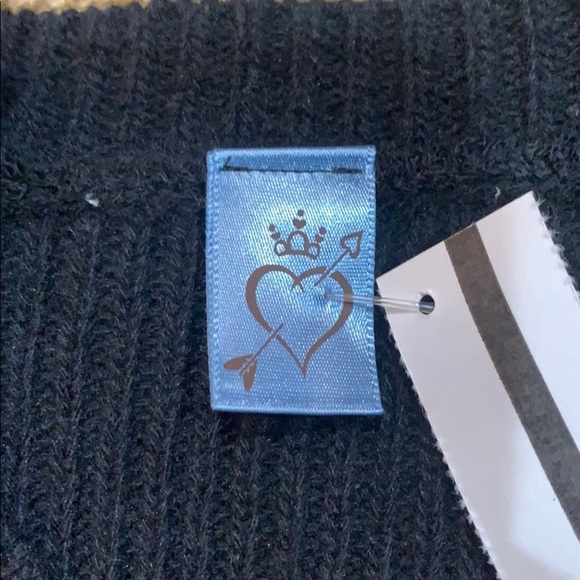 NWT - Distressed Hemmed Sweater with intentional holes - Picture 4 of 4